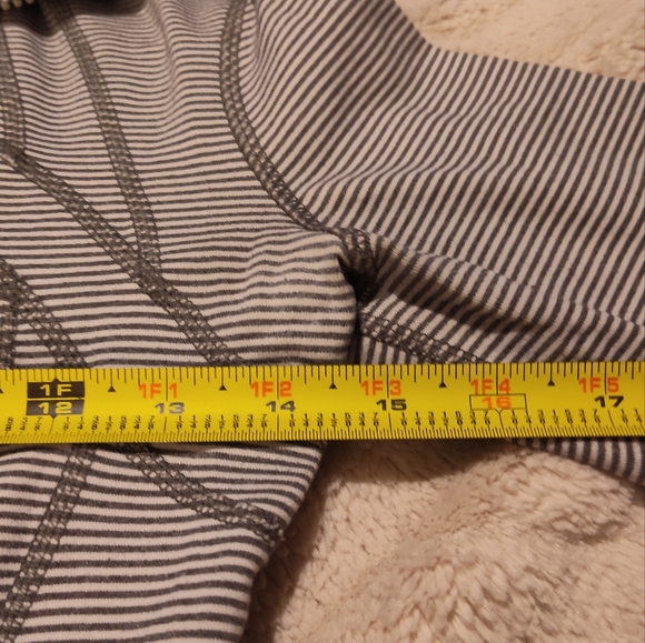 Like-New Lululemon Athletica Define Jacket Sz 6 - Picture 8 of 11